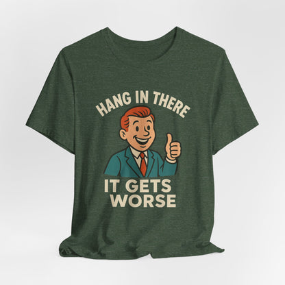 Lustiges T-Shirt mit sarkastischem Spruch: „Halt durch, es wird noch schlimmer.“ Schwarzer Humor, witziges Grafik-Shirt