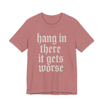 Schwarzer Humor – Durchhalten, es wird noch schlimmer! Lustiges, sarkastisches Zitat auf T-Shirt-Grafik.