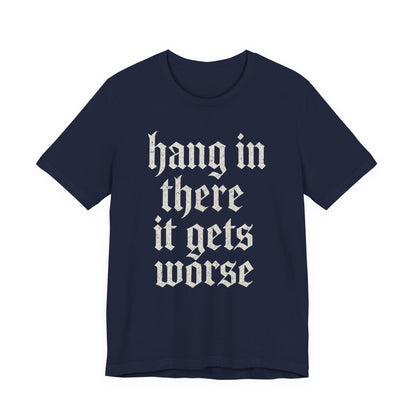 Schwarzer Humor – Durchhalten, es wird noch schlimmer! Lustiges, sarkastisches Zitat auf T-Shirt-Grafik.