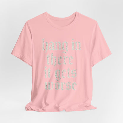 Schwarzer Humor – Durchhalten, es wird noch schlimmer! Lustiges, sarkastisches Zitat auf T-Shirt-Grafik.